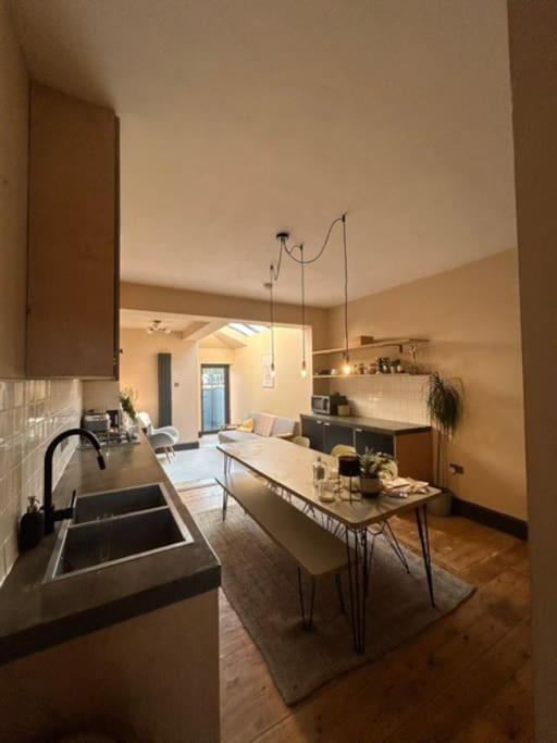 Holiday home Beautiful - 4 Min Walk From Heaton Park